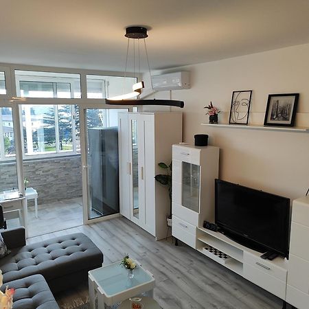Apartment Zara With Garage Eksteriør billede